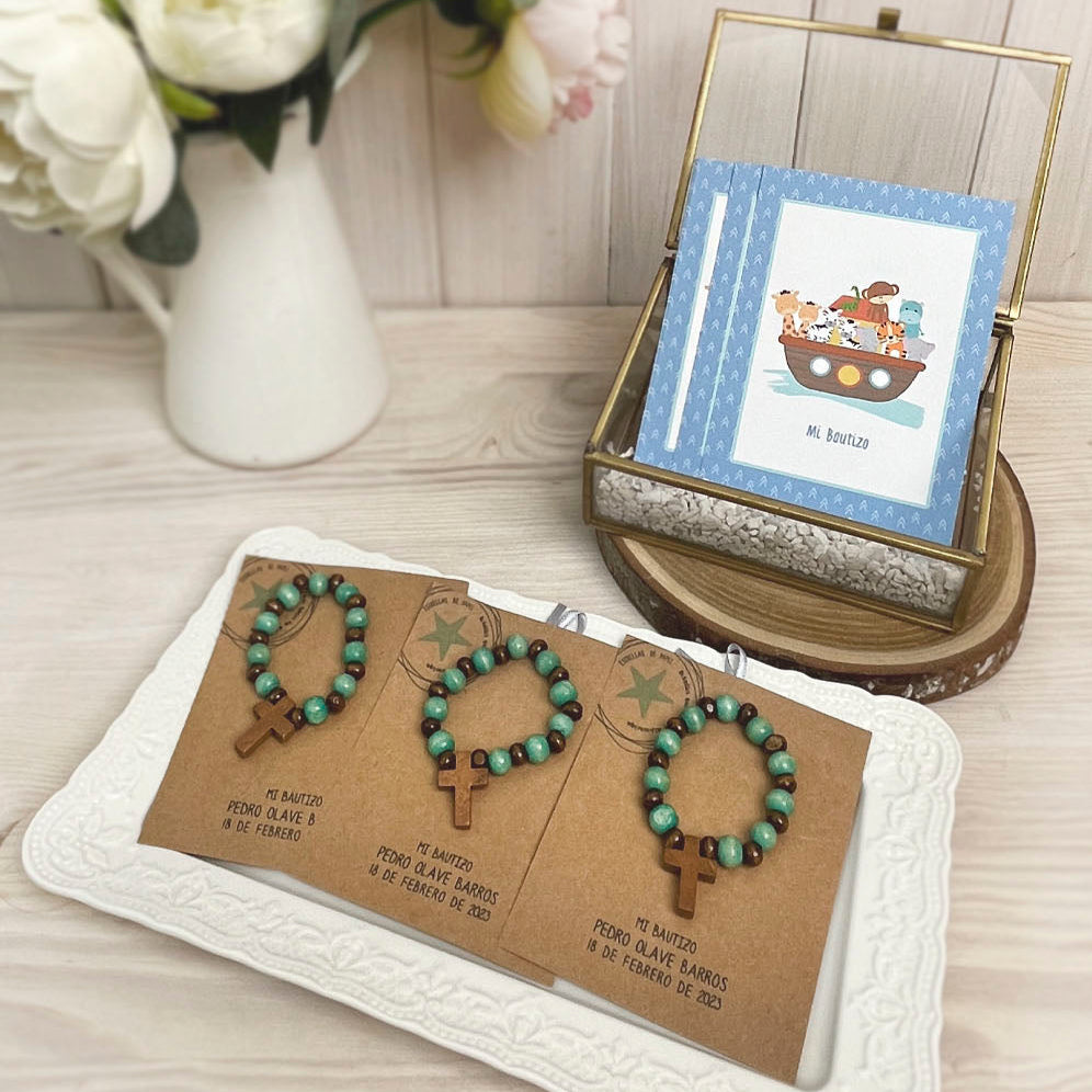 Set Bautizo Niño 2: 24 Santitos + 24 denarios madera café con verde