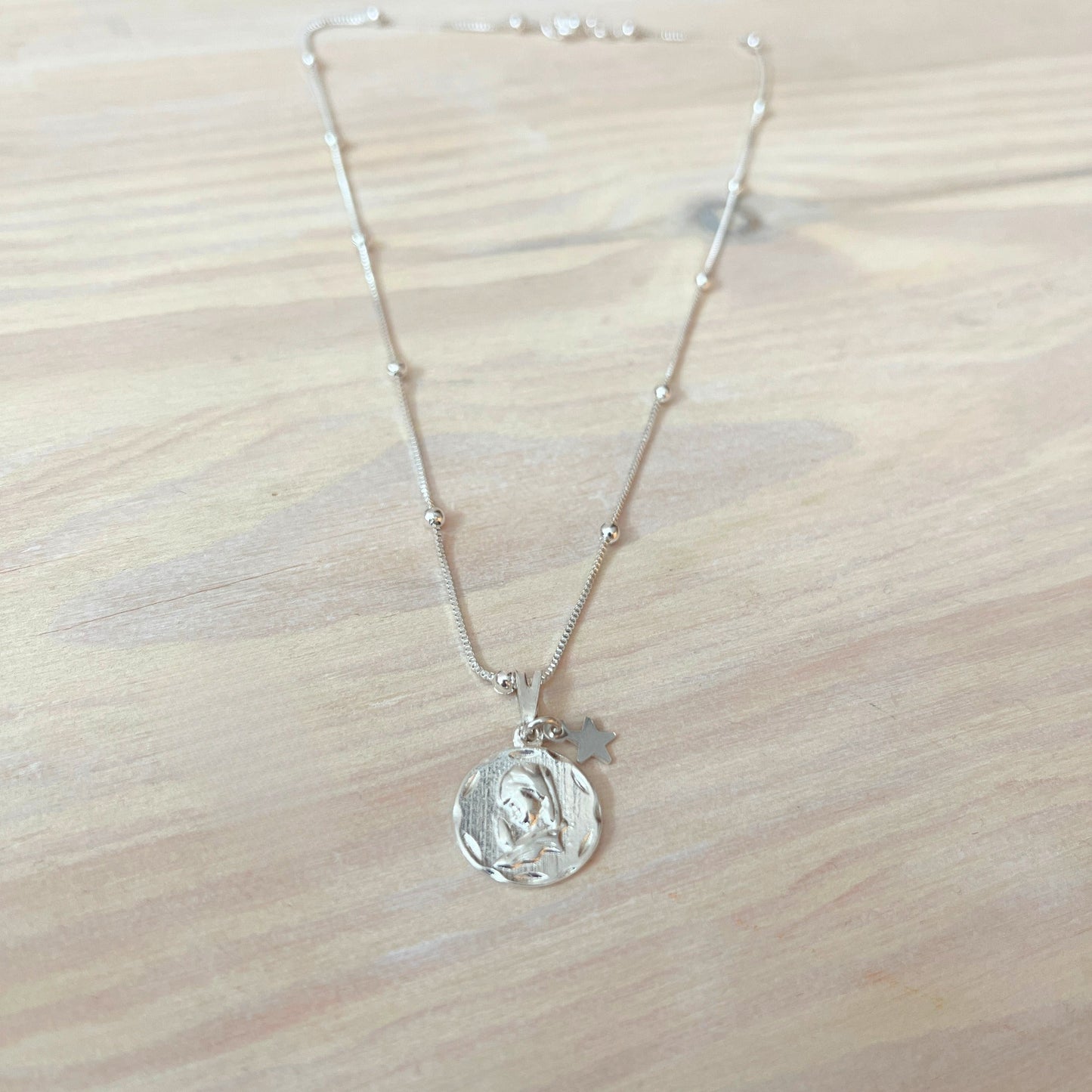 Collar Virgen Niña con Estrella Guía