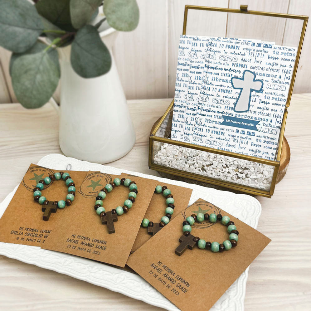 Set Comunión Niño 2: 24 Santitos + 24 denarios madera café con verde