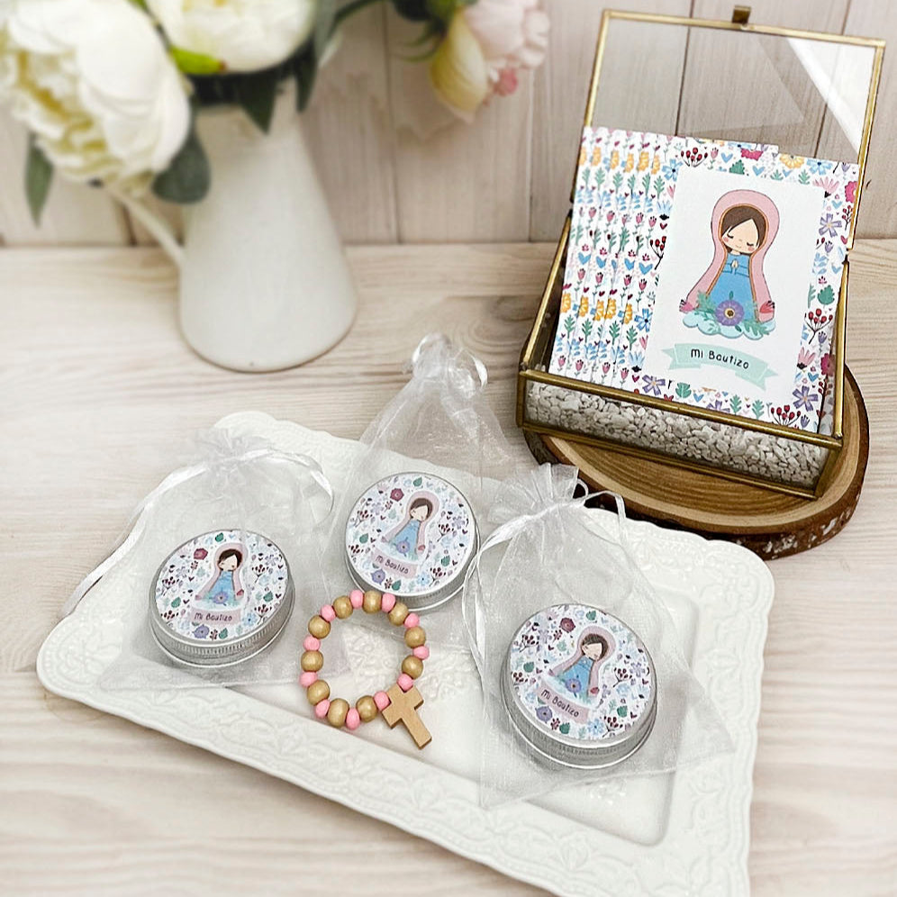 Set Bautizo Niña 3: 24 Santitos + 24 denarios madera con rosado en lata