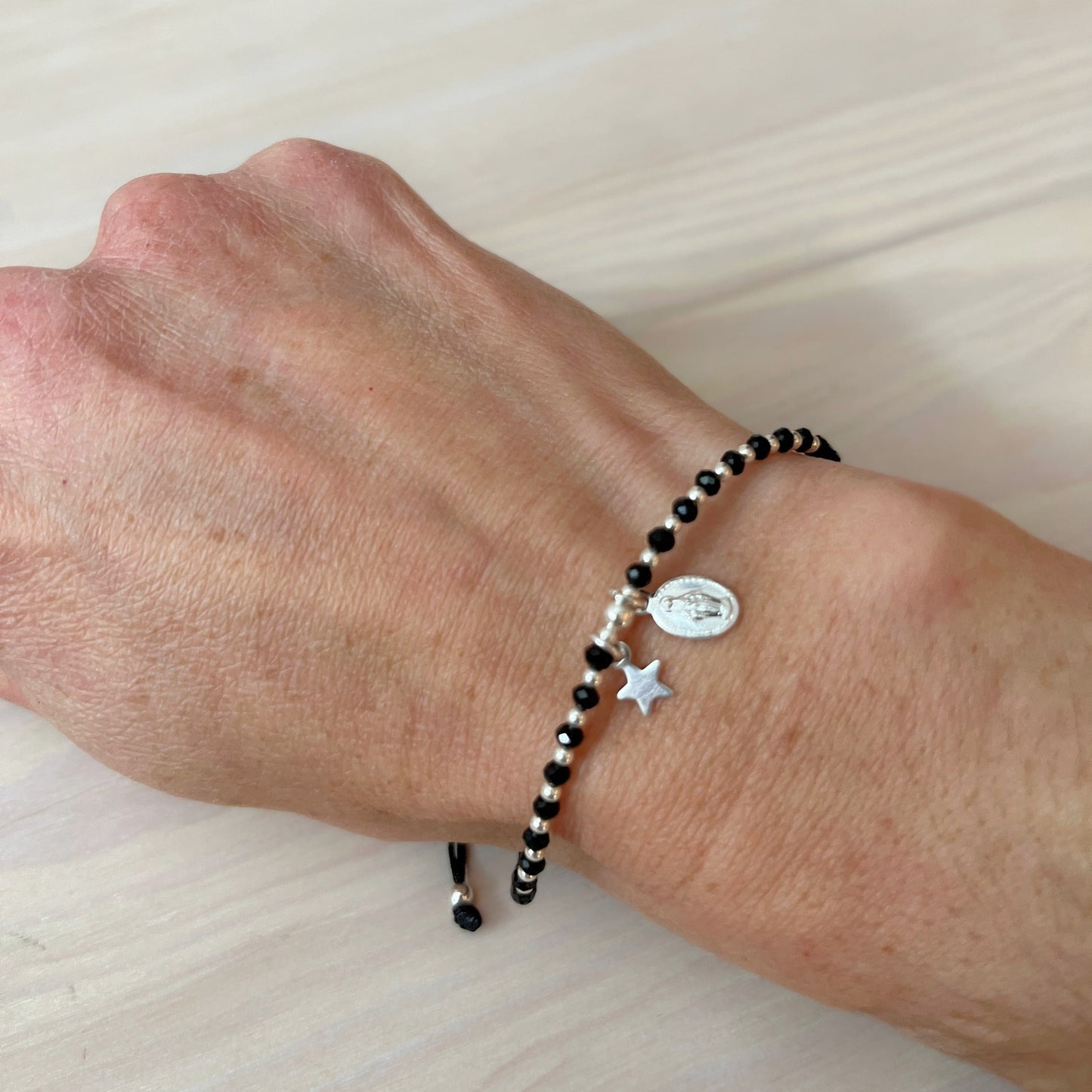 Pulsera Macramé Virgen de los Rayos